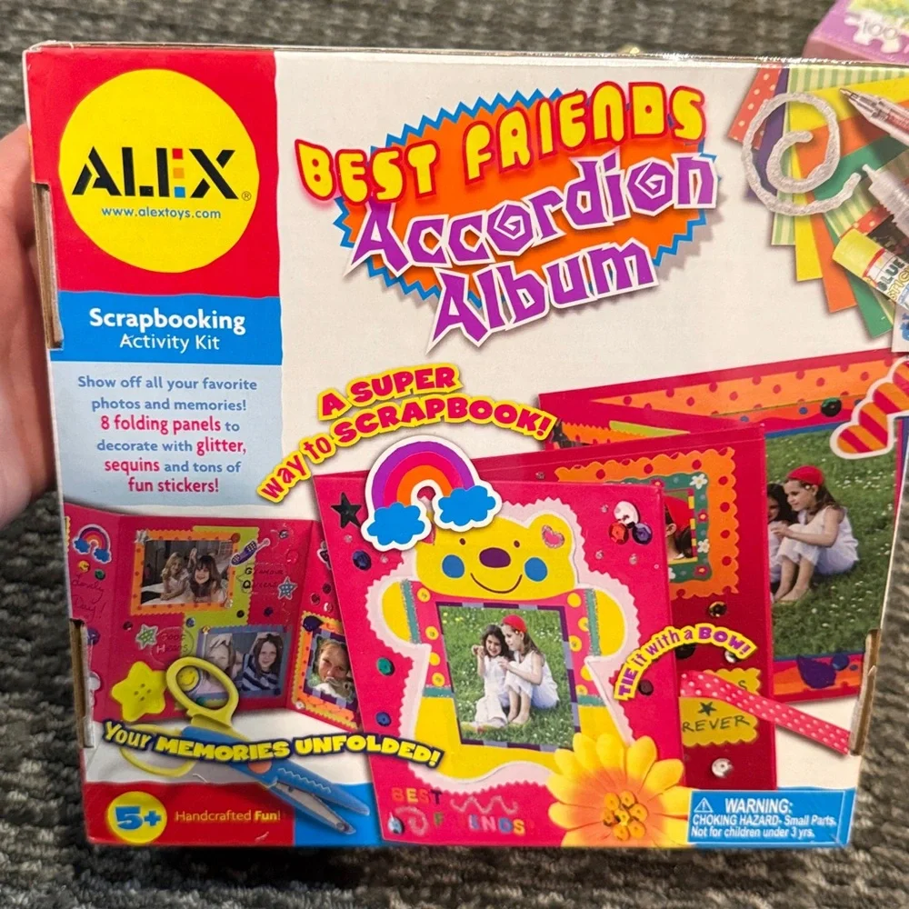 ALEX Best Friends Accordion Album Scrapbooking Kit - Multicolor
